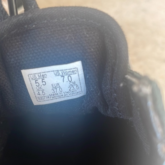 Vans - Picture 4 of 4